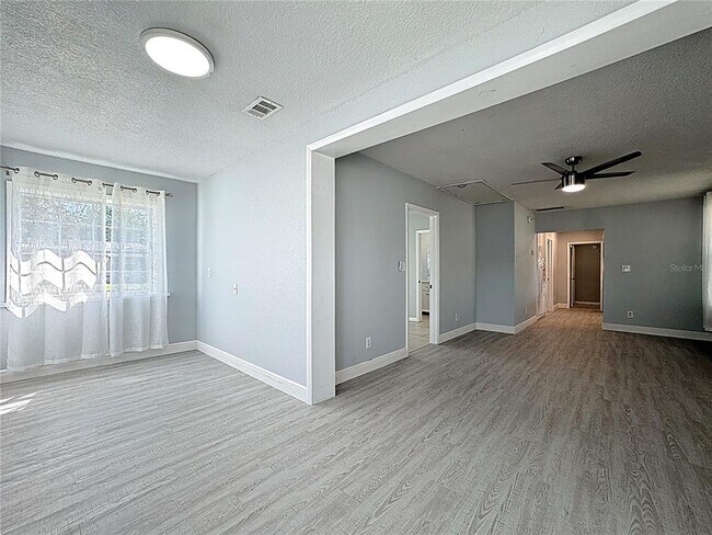 Building Photo - 1600 Roosevelt Ave