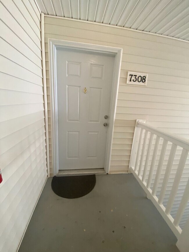 Foto del edificio - Third Level Condo in Kernersville!