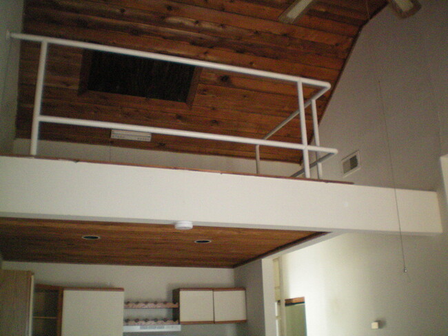 Building Photo - Studio/Efficiency Bungalow with a Loft