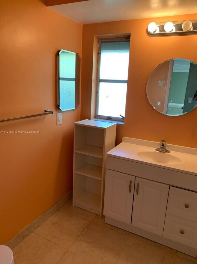 Foto del edificio - 4708 Banyan Ln