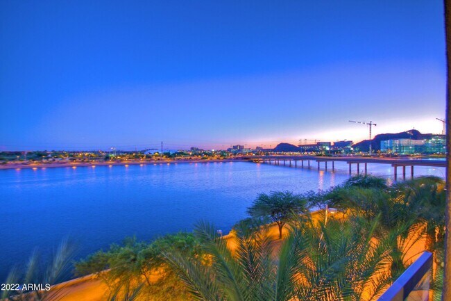 Building Photo - 945 E Playa Del Norte Dr