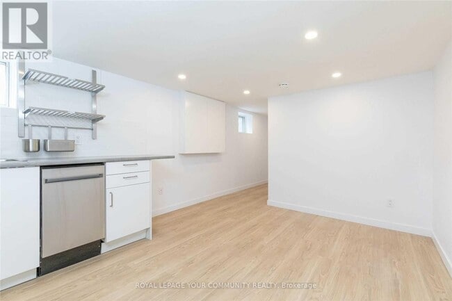 Building Photo - 1370 Woodbine Ave