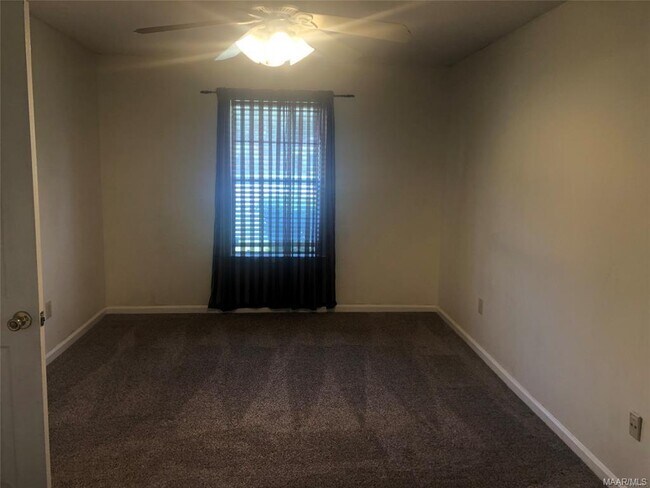 Building Photo - 555 Forest Park Dr