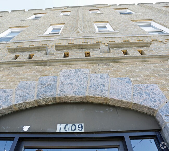 Foto del edificio - 1009 E 225th