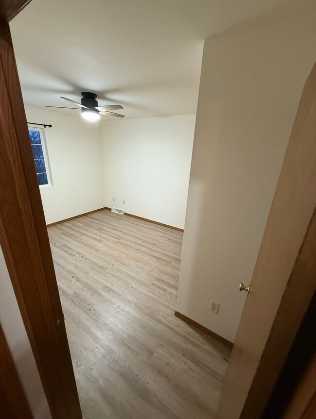 Upstairs bedroom2 - 1021 Rolling Meadows Dr