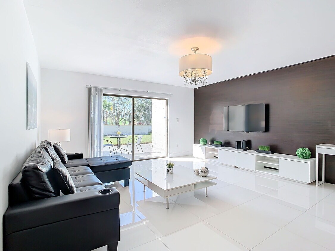 Foto principal - Vineland Road, Orlando, FL 32811 - 2 BR 2.5 BA townhouse