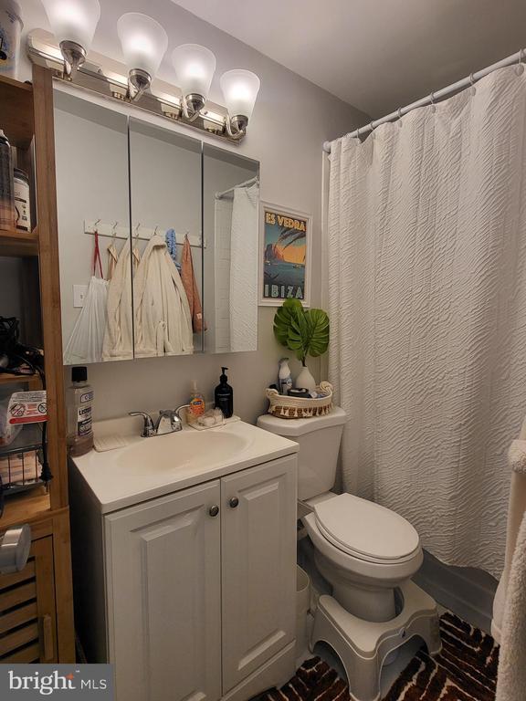 Building Photo - 135 S 19th St