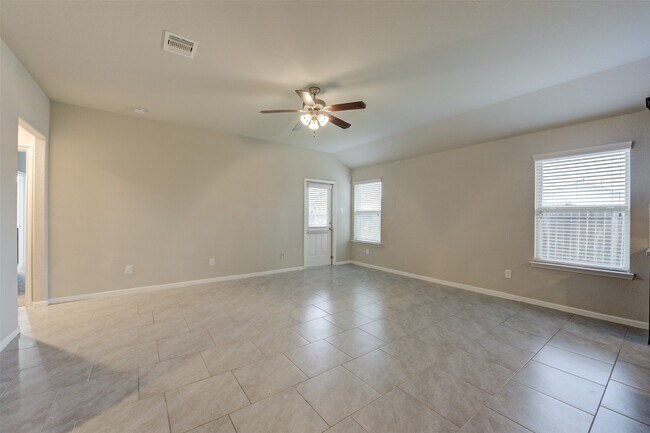 Foto del edificio - 8002 Carillon Way