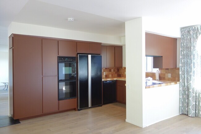 Foto del edificio - 702 Cavanagh Rd