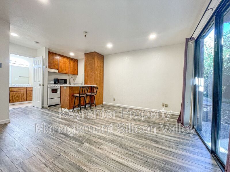 Primary Photo - 1568 Willowbrae Ave.