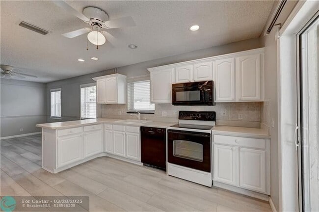 Building Photo - 7743 W Country Club Blvd