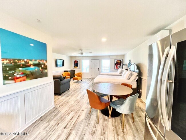 Foto del edificio - 605 N Topsail Dr