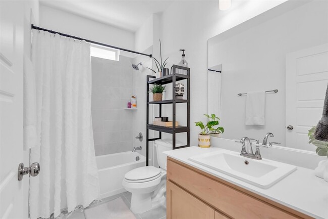 Building Photo - 2428 Mankato Dr