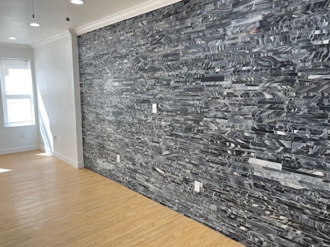 Building Photo - Stylish 2-Bedroom Home with Luxury Finishe...