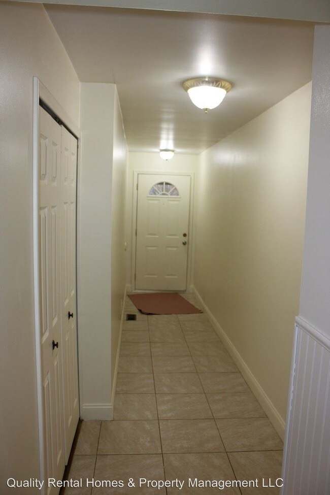 4 br, 1.5 bath House 1021 Ramsgate Rd House Rental in Flint, MI