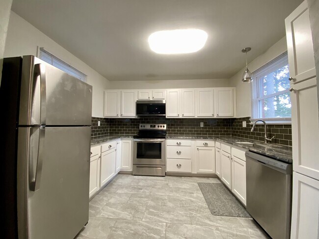 Building Photo - 6429 Tuttle Ave