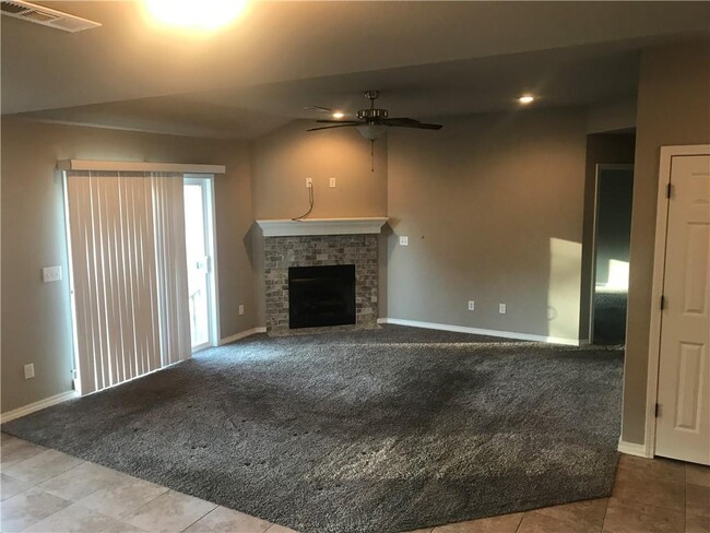 Building Photo - 6 Skelton Dr