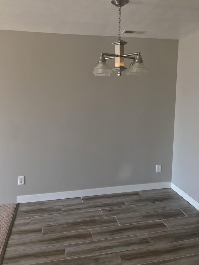 Building Photo - 5600 S Meadow Ln 157