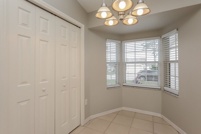 Building Photo - 7905 Apple Blossom Dr