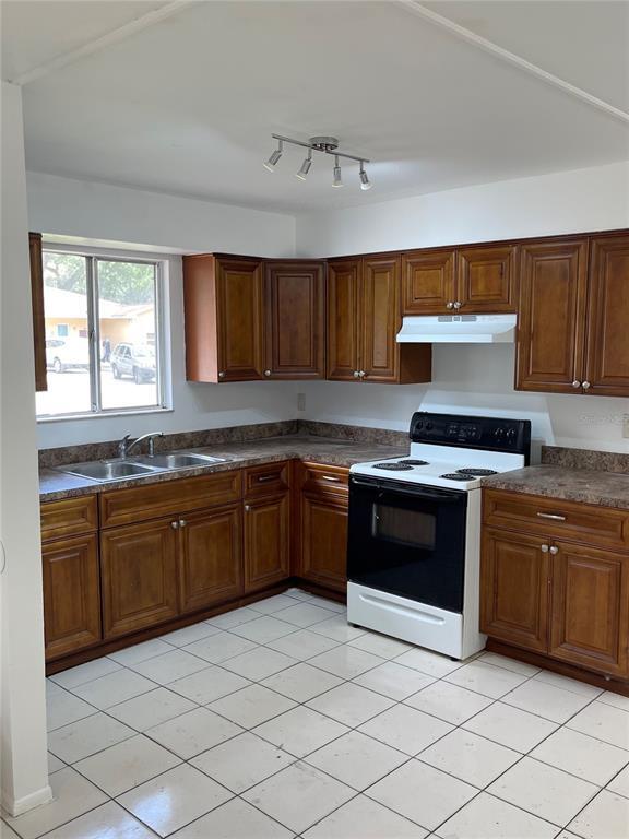 Building Photo - 3814 Valley Tree Dr