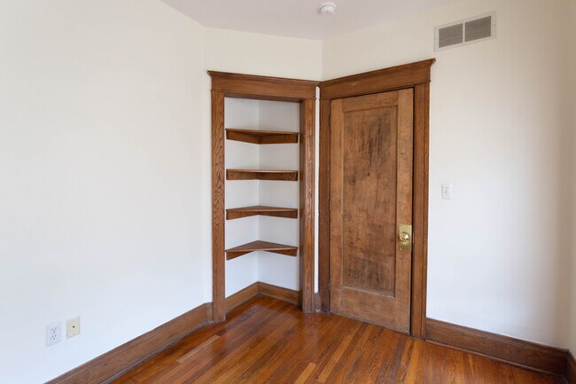 Foto del edificio - 324 Hendrie St