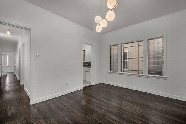 Foto del edificio - Sunning unit walking distance to shops on Fairfax