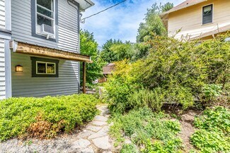 Building Photo - 117 11th Ave E