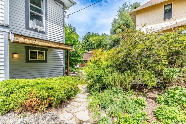 2BR Apartment in Classic Capitol HIll Hous... - 2BR Apartment in Classic Capitol HIll Hous...