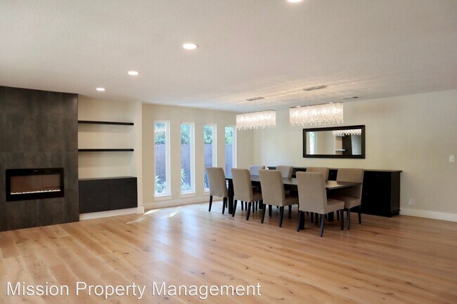 Building Photo - 5 br, 3.5 bath House - 573 Shoshone Ct