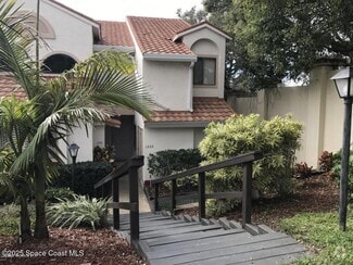 Building Photo - 1233 Country Club Dr