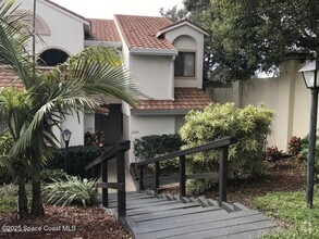 Building Photo - 1233 Country Club Dr