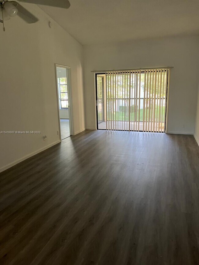 Building Photo - 301 Olivewood Pl