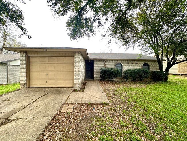 Photo - Charming Home With Large Back Yard!
