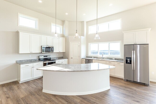 Foto del edificio - BRAND NEW 3 LEVEL SPLIT HOME!