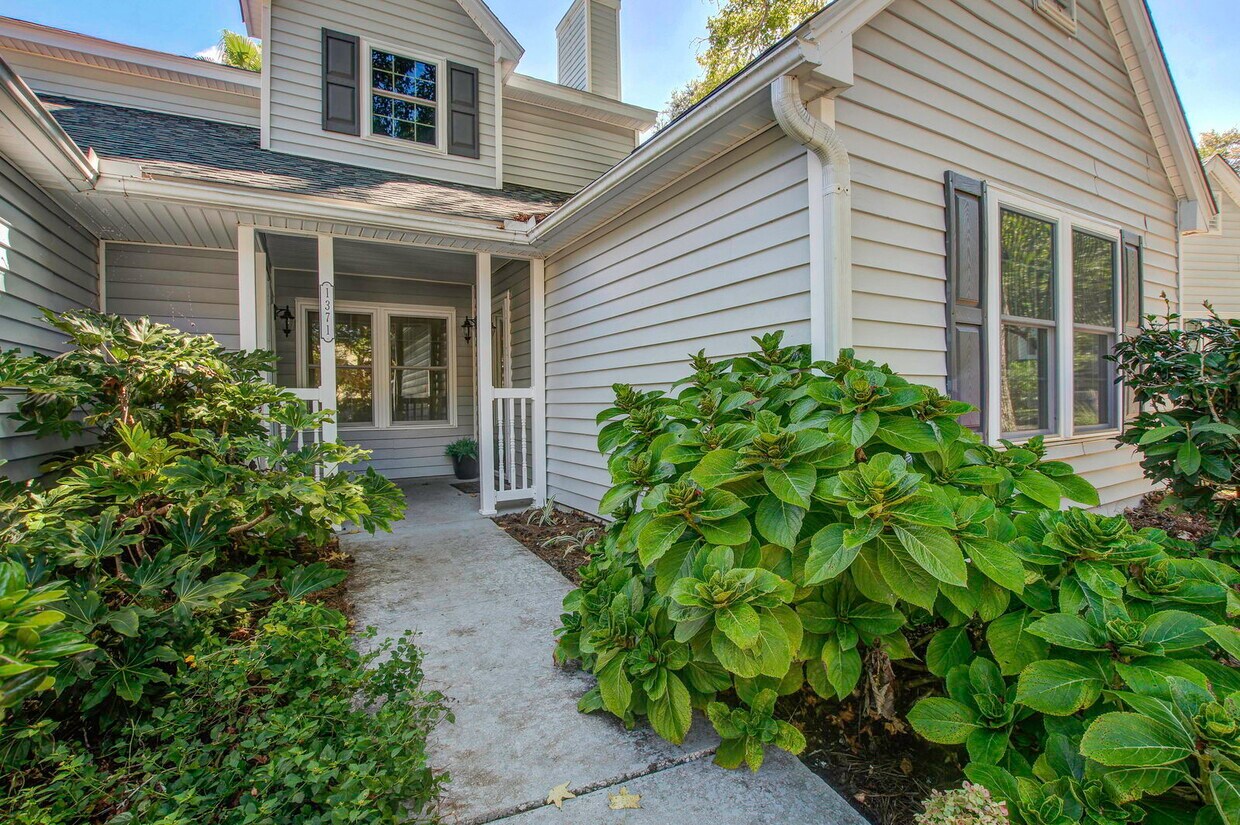 Primary Photo - 1371 Cassidy Ct
