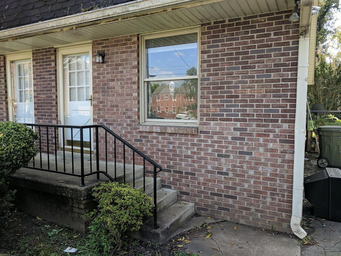 Primary Photo - 316 McClain Ave