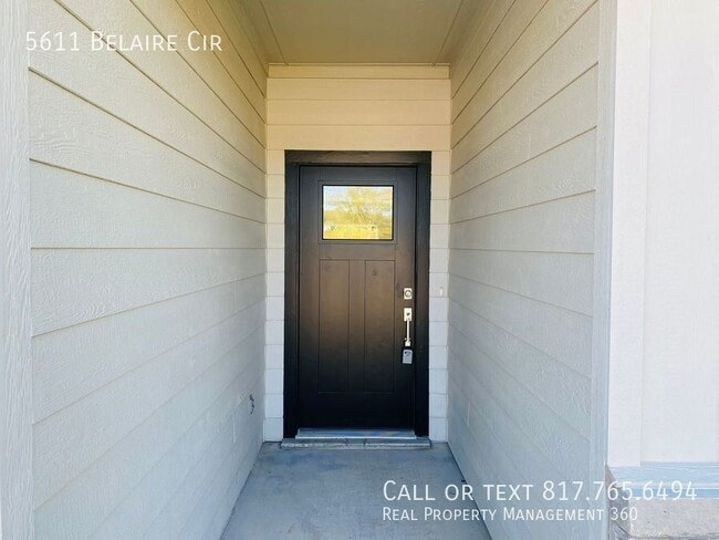 Foto del edificio - 5611 Belaire Cir
