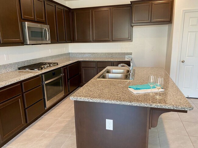 Foto del edificio - $2,350 Barstow & Leonard, 3 Bdrm + Office ...