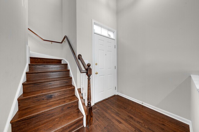 Foto del edificio - 1472 N Pinehurst Dr