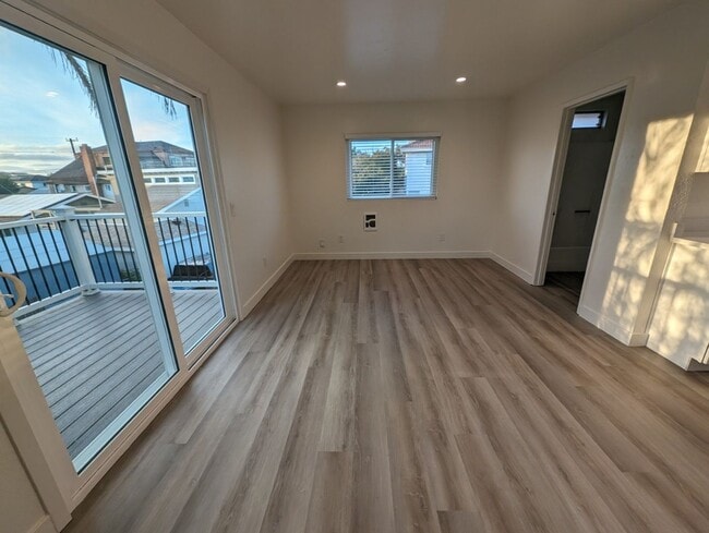 Building Photo - 252 Melrose Ave