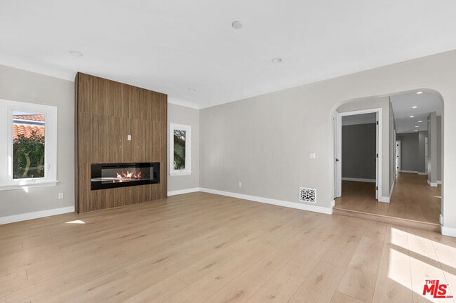 Foto del edificio - 2214 Benecia Ave