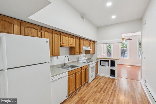 Foto del edificio - 822 W Lombard St