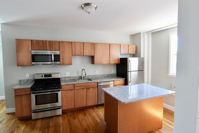 Building Photo - 506 Revere St