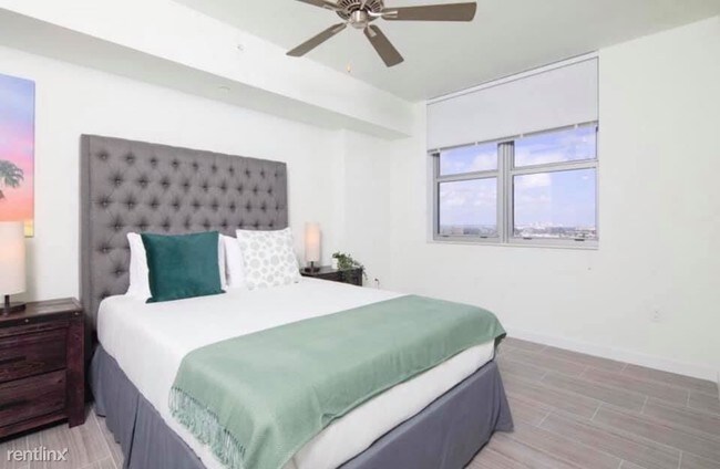 Foto del edificio - 2 br, 2 bath  - 728 NW 2nd St
