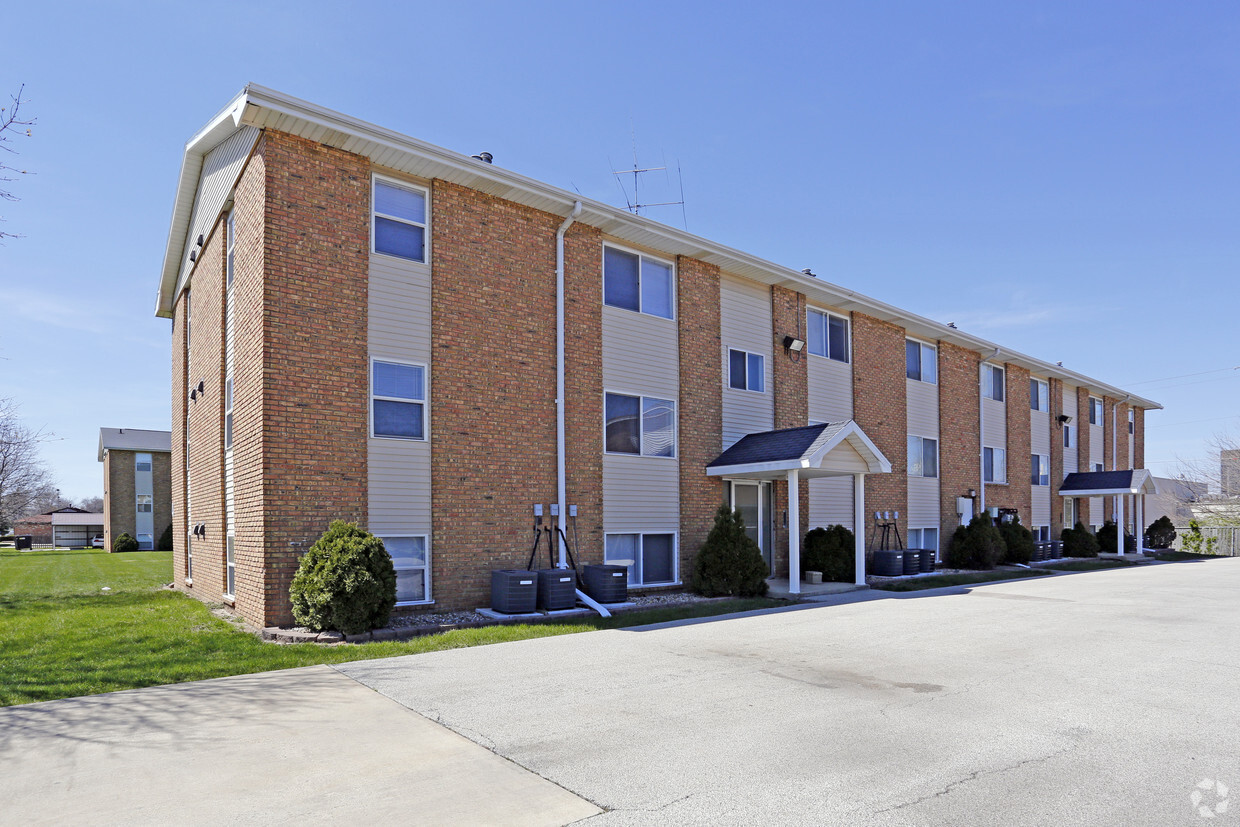 Primary Photo - Clobertin CT Apts.