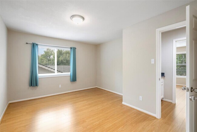 Building Photo - 2207 Brook View Ln