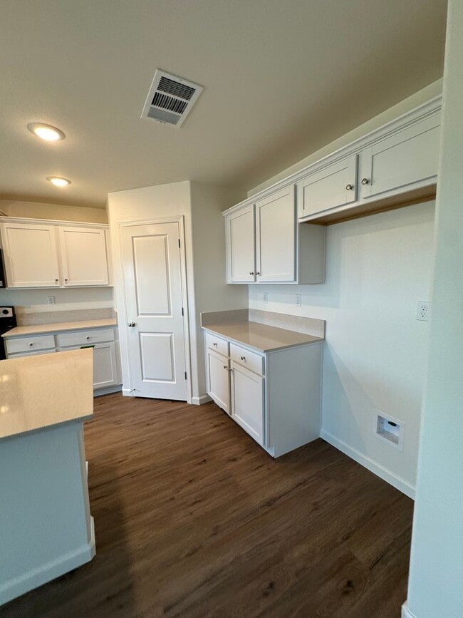 Building Photo - Brand New Construction Available now !