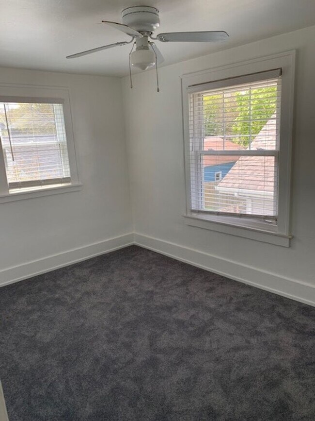 Foto del edificio - 748-750 Crescent St NE