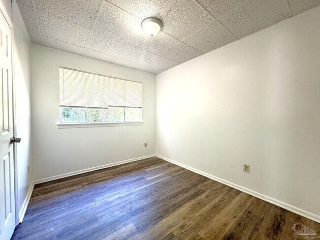Foto del edificio - 4509 Versailles Dr