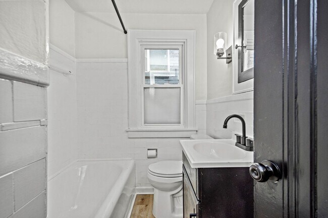 Foto del edificio - Beautiful 3 bedroom home in Crafton Heights available May 1!